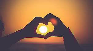 'காதல்'..  இன்றைய சமூகம் புரிந்து வைத்திருப்பதுதான் என்ன?