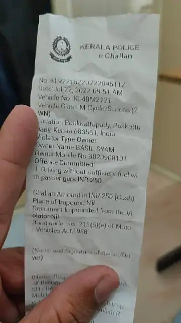 "என்னது பெட்ரோல் போடலையா.." சரி அபராதம் கட்டு.. - கேரளாவில் டிராபிக் போலிஸ் !