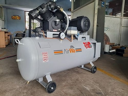 “அங்கு வைத்தா விளையாடுவார்கள் ?” : ‘ஏர் கம்பரஷர்’ வைத்து விளையாடி சிறுவன் சுருண்டு விழுந்து பரிதாப பலி !