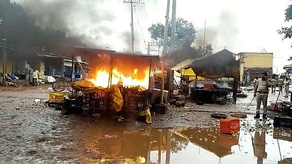 தொடரும் வன்முறை.. பெண்ணை கேலி செய்த விவகாரம் எப்படி மத கலவரமாக ஆனது ? - கர்நாடகாவில் என்ன நடக்கிறது ?