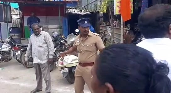 பெட்ரோல், டீசல் உயர்வுக்குக் காரணமே மோடிதானே.. கேள்வி கேட்ட நபரை தாக்கிய பா.ஜ.க-வினர்!