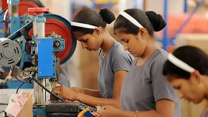 விரைவில் வருகிறது புதிய தொழிலாளர் சட்டம் - PF, சம்பளம், வேலை நேரத்தில் மாற்றம் கொண்டு வரும் ஒன்றிய அரசு!