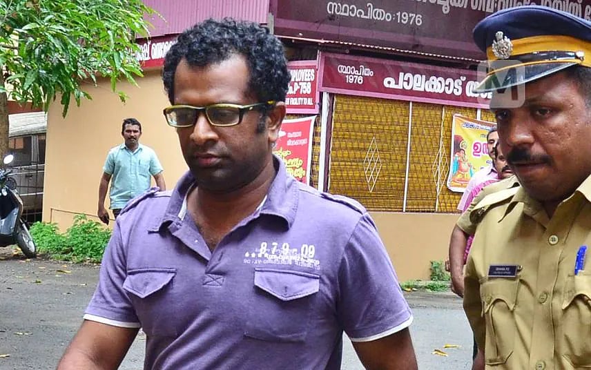 மாணவிகள் முன் ஆபாசமாக நடந்துகொண்ட பிரபல மலையாள நடிகர்.. போக்சோவில் கைது செய்த போலிஸ் !