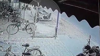 கட்டுப்பாட்டை இழந்து தாறுமாறாக ஓடிய கார்.. வீடுதிரும்பிய பாட்டி, பேத்தி பலி: பதற வைக்கும் CCTV காட்சிகள்!