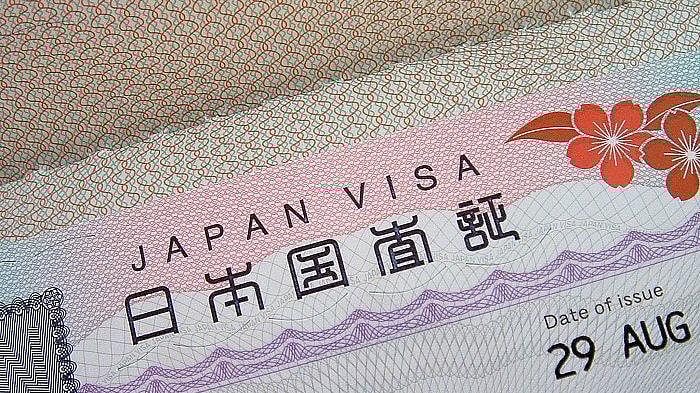 ஒரே விசா, ஒரே பாஸ்போர்ட்.. அனைவரையும் ஏமாற்றி உலகம் சுற்றிய இரட்டையர்கள்.. சிக்கியது எப்படி ?