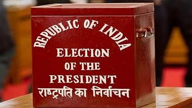 விமானம் மூலம் சென்னை வந்த வாக்குப்பெட்டி.. தலைமை செயலகத்தில் தயாராகும் குடியரசுத் தலைவர் தேர்தல் பணி!