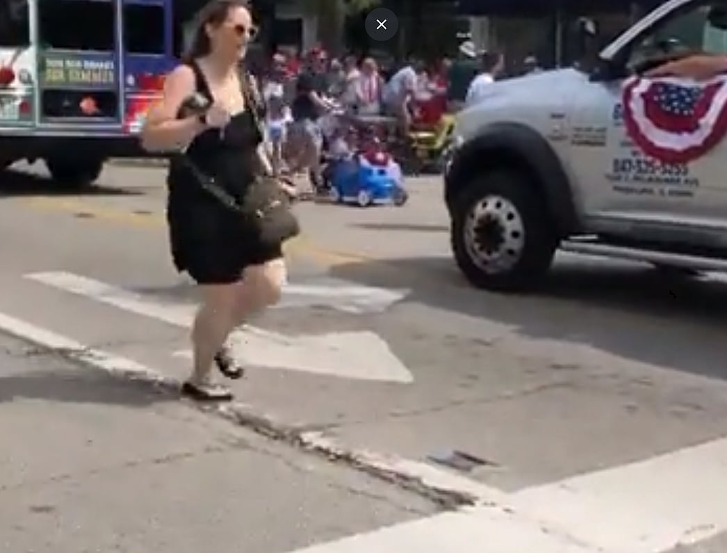 அமெரிக்காவில் தலைதூக்கும் துப்பாக்கிக் கலாச்சாரம்: சுதந்திர தினவிழாவில் துப்பாக்கிச்சூடு - 6 பேர் பலி!