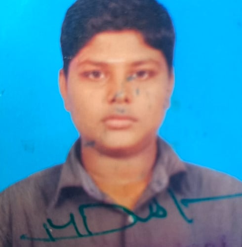 ஹெட்செட்  அணிந்து செல்போனில்  பாட்டு கேட்ட இளைஞர்.. ரயில் தண்டவாளத்தை கடந்தபோது நடந்த விபரீதம்!