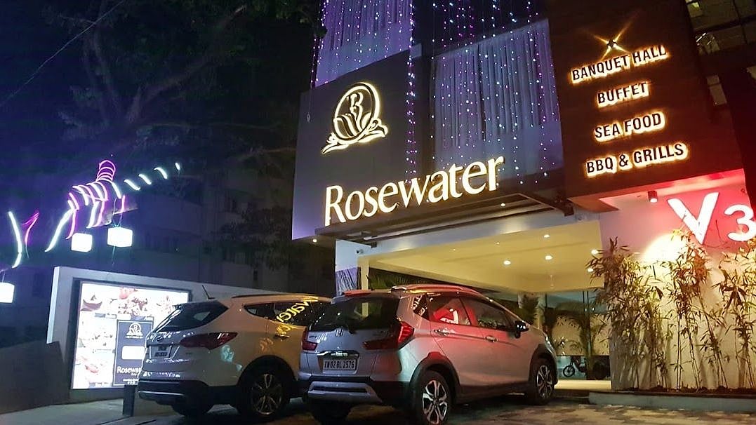 பிரபல YouTubers புகழ்ந்த கடையில் கெட்டுப்போன மீன்.. ரெய்டின்போது கோபப்பட்ட அதிகாரி.. நடந்தது என்ன ?