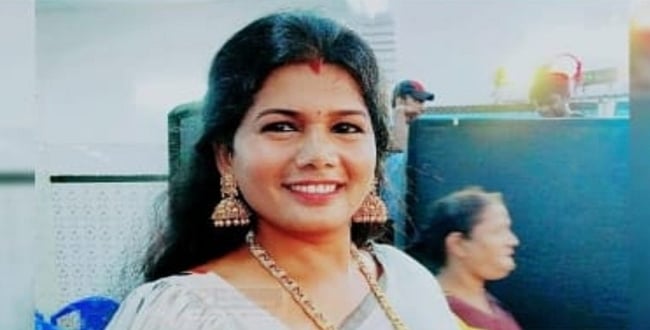  ‘கட்சி நிகழ்ச்சியில் நடனமாட கட்டாயப்படுத்தினர்’ : பா.ஜ.க மாவட்ட தலைவர் மீது திருநங்கை பாலியல் புகார்! 