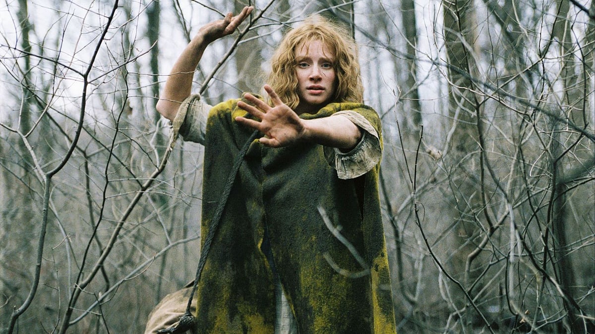 மக்கள் அச்சத்தின் பிம்பமாக காடு? அந்தப் பக்கம் இருப்பது யார் ? : Village படம் சொல்லும் செய்தி என்ன?