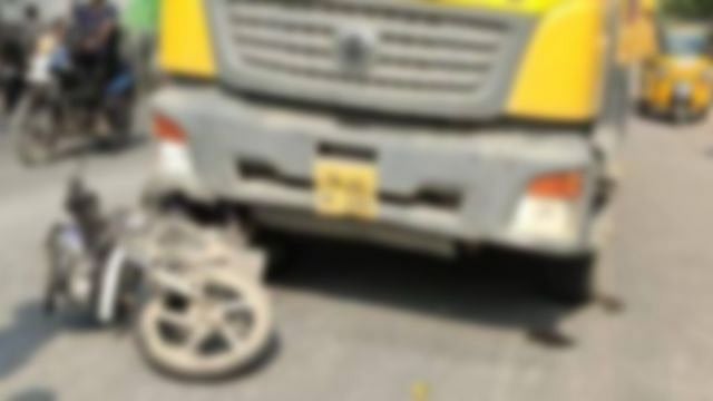 இருசக்கர வாகனத்தின் மீது மோதிய லாரி.. உடல் நசுங்கி தாய் - மகன் சம்பவ இடத்திலேயே பரிதாப பலி!