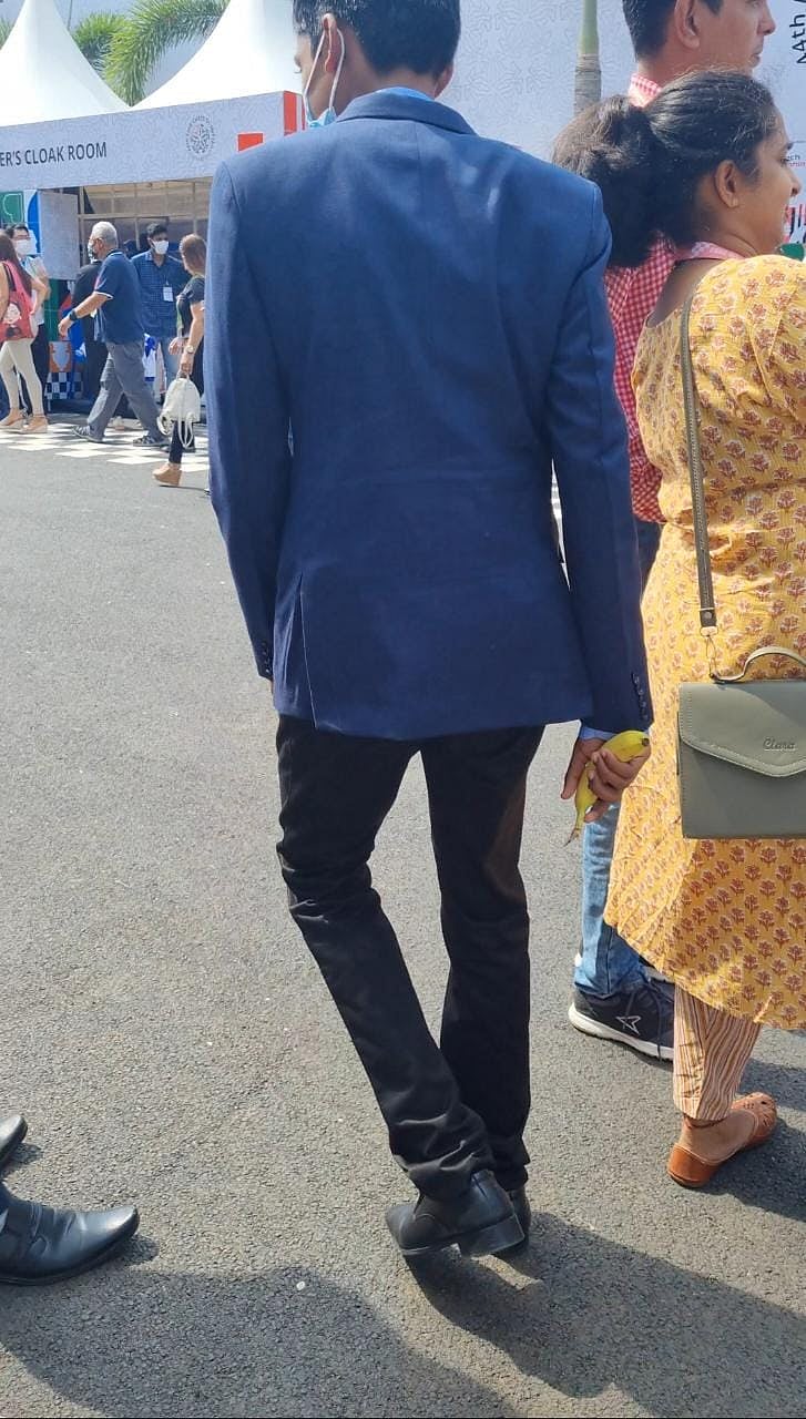 “செஸ் போட்டியின் போது வாழைப்பழம் எடுத்து செல்லும் பிரக்ஞானந்தா”  : சீக்ரெட்  உடைக்கும் பெற்றோர்!