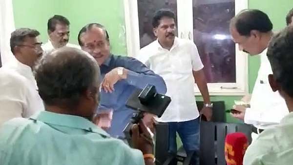 ‘இன்னும் எத்தனை நாளைக்கு இப்படி?’ : H.ராஜா Pressmeetல் கேள்விகேட்டவரை மதத்தை கூறி அவமதித்த பாஜக நிர்வாகி!