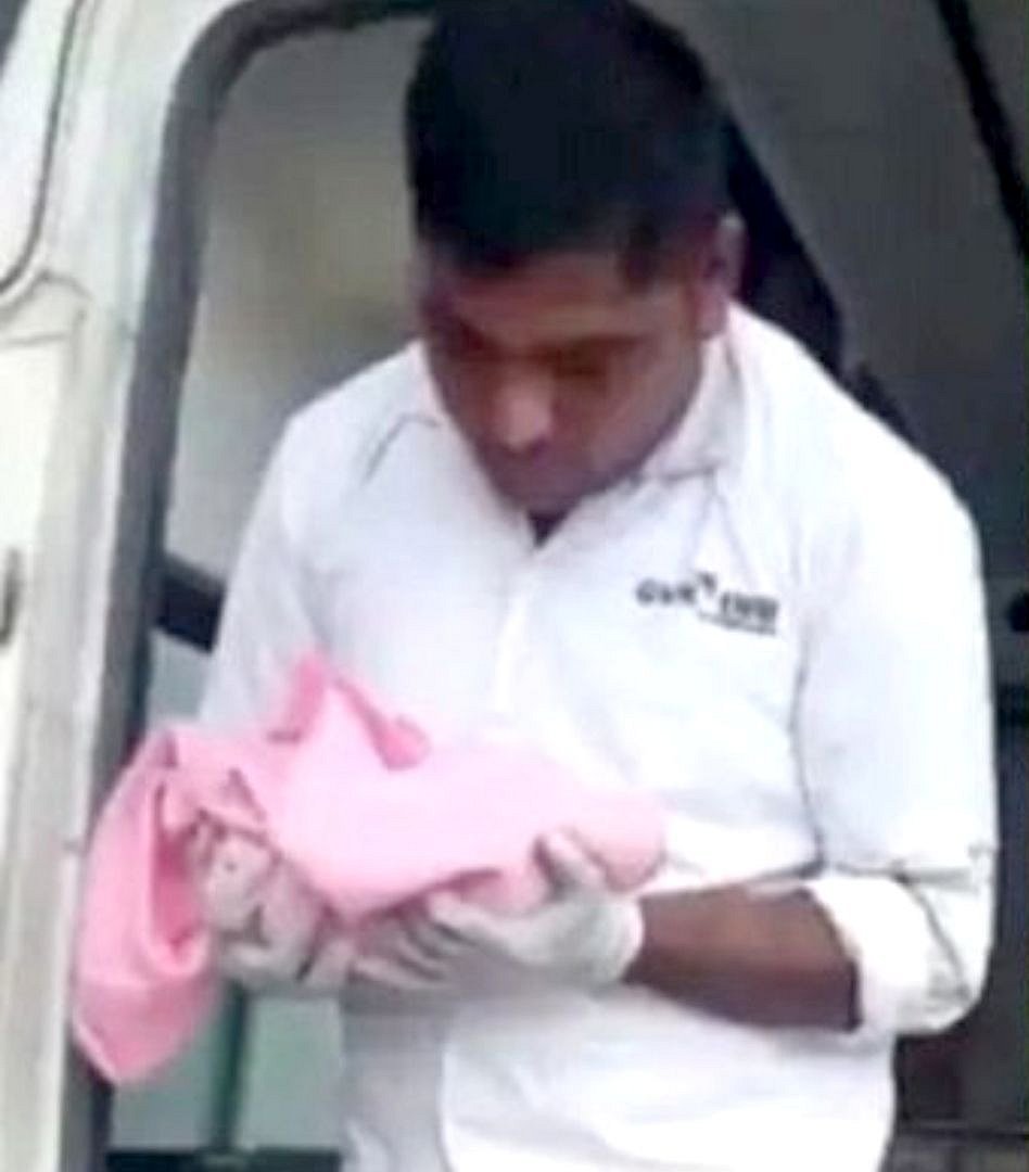 மண்ணுக்கடியில் இருந்து வந்த அழுகை சத்தம்.. உயிருடன் புதைக்கப்பட்ட பச்சிளம் குழந்தை - பதறி மீட்ட விவசாயி !