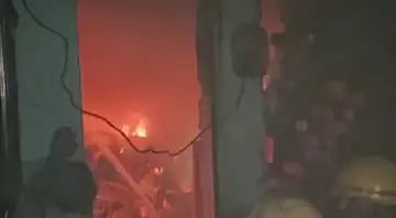 திருமண மண்டபத்தில் பற்றிய தீ.. குழந்தைகள் உட்பட 5 பேர் உடல் கருகி பரிதாப பலி.. இரவில் நேர்ந்த சோகம் !