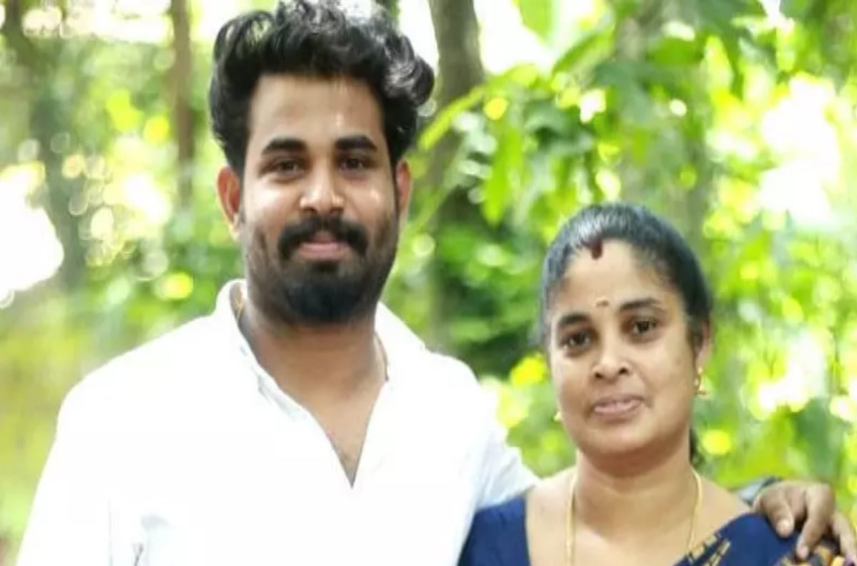 அரசுப் பணியாளர் தேர்வில் வெற்றி பெற்ற தாய்- மகன் : கேரளாவில் நடந்த சுவாரஸ்யம் !