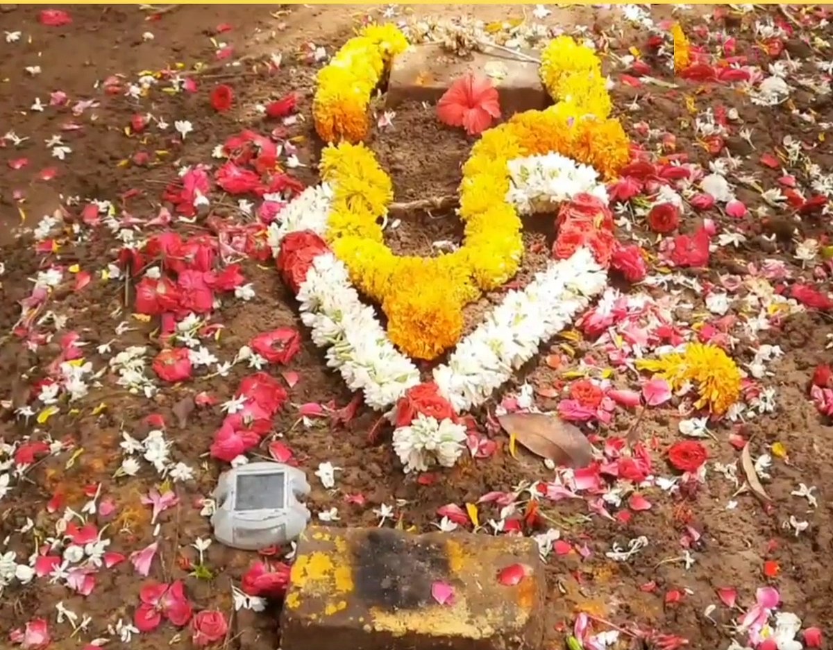 'அன்பென்ற மழை..' - காவல் காத்த செல்லப்பிராணிக்கு கல்லறை கட்டும் காவலர் குடும்பம்.. நெகிழ்ச்சி நிகழ்வு !