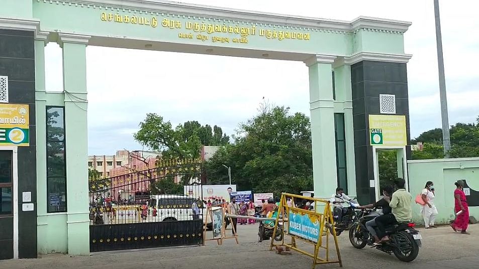 வீடு திரும்பும் போது எதிரே வந்த ட்ராக்டரால் நடந்த துயரம்.. தாய் கண்முன்னே பறிபோன 2 குழந்தைகள் உயிர்!