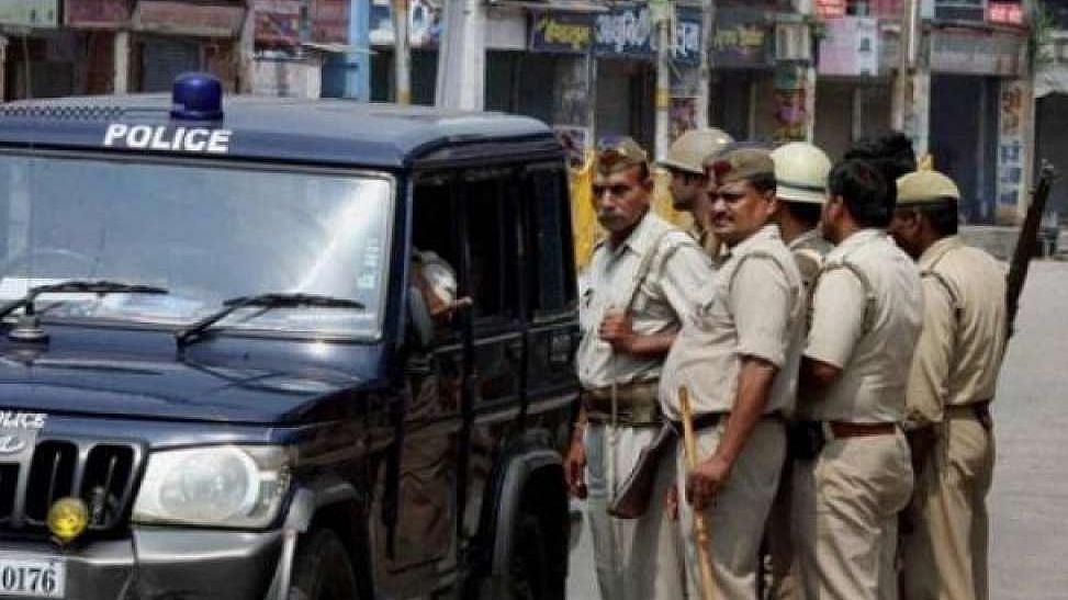 தந்தை, 2 சகோதரர்களை கொலை செய்த மகன்.. போலிஸ் விசாரணையில் வெளிவந்த பகீர் தகவல்!