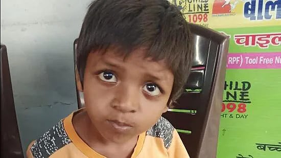 தாய் இறந்தது தெரியாமல், பச்சிளம் குழந்தை கதறல்.. பீகார் இரயில் நிலையத்தில் சோகம் !