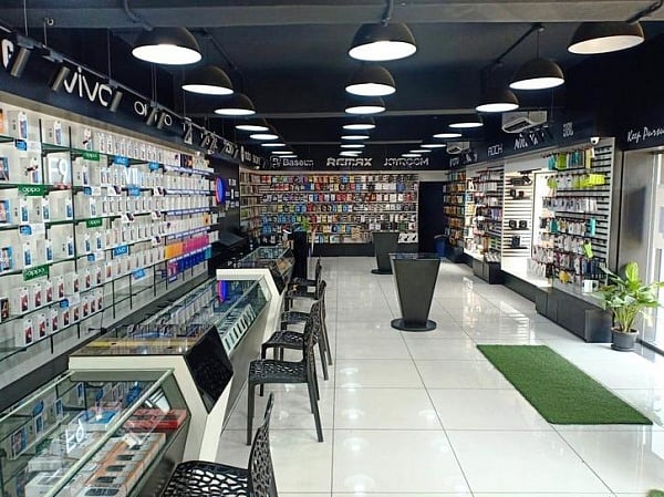 Instagram காதலிக்கு SURPRISE கொடுக்க நினைத்த காதலன் - இரவு முழுவதும் பெண்கள் கழிவறையில் தங்கிய அதிர்ச்சி!