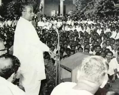 'அறிவு எங்களுக்கு மட்டும்தான் இருக்கிறது’ - இப்படி சொன்னவர்களை எதிர்த்துதான் தமிழக அரசியலே இருக்கிறது !