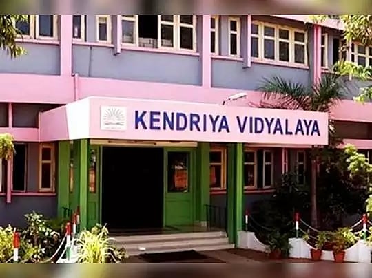 K. V பள்ளிகளில் 12,044 ஆசிரியர் பற்றாக்குறை, 40% பள்ளிகளில் H.M இல்லை.. வெளிவந்த அதிர்ச்சி தகவல் !