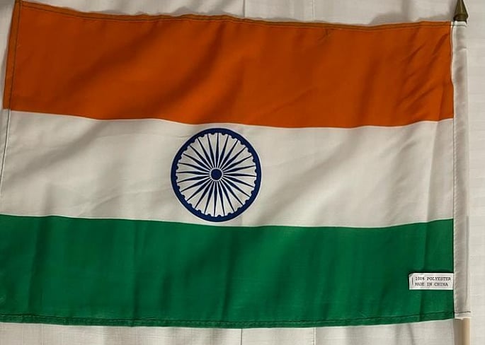 இந்திய தேசியக் கொடியில் Made in China வாசகம்.. அதிர்ச்சியடைந்த சபாநாயகர்கள்: மவுனம் காக்கும் ஒன்றிய அரசு!