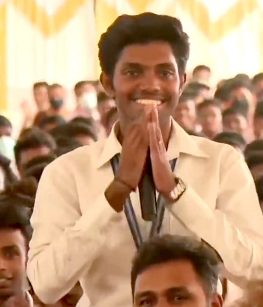 "எங்களுக்கு தெய்வமா எங்க முதலமைச்சர் இருக்காரு.." - கல்லூரி விழாவில் முதலமைச்சரை புகழ்ந்த மாணவர் !