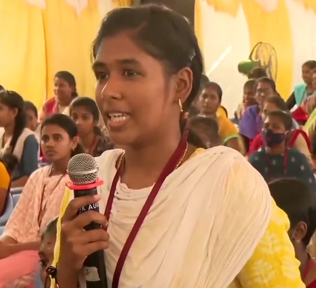 "எங்களுக்கு தெய்வமா எங்க முதலமைச்சர் இருக்காரு.." - கல்லூரி விழாவில் முதலமைச்சரை புகழ்ந்த மாணவர் !