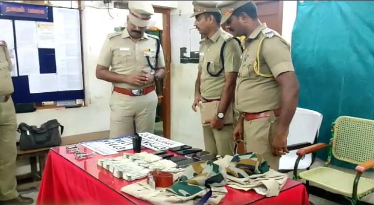 போலிஸ் விசாரணை என அழைத்துச் சென்று 5 லட்சம் பணம் பறிப்பு.. பெங்களூரு கும்பலை மடக்கி பிடித்த தமிழக போலிஸ்!