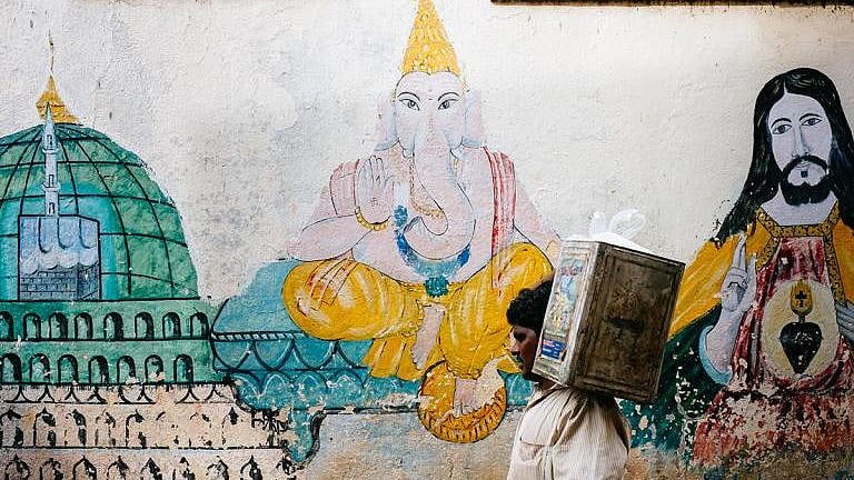 மதம், கடவுள் இரண்டுக்கும் என்ன தொடர்பு?.. மதமின்றி கடவுள் இருக்க முடியுமா?..  