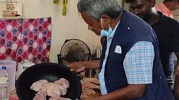 ஷவர்மா சாப்பிட்ட வாலிபருக்கு வாந்தி மயக்கம்.. கடைக்கு பூட்டுப்போட்ட உணவு பாதுகாப்புத்துறை!