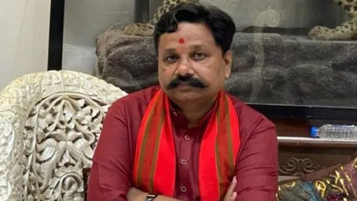 அறையில் அடைத்து பெண்ணுக்கு 5 ஆண்டு பாலியல் வன்கொடுமை.. குஜராத் பாஜக அமைச்சர் மீது கணவன் போலிஸில் புகார்!