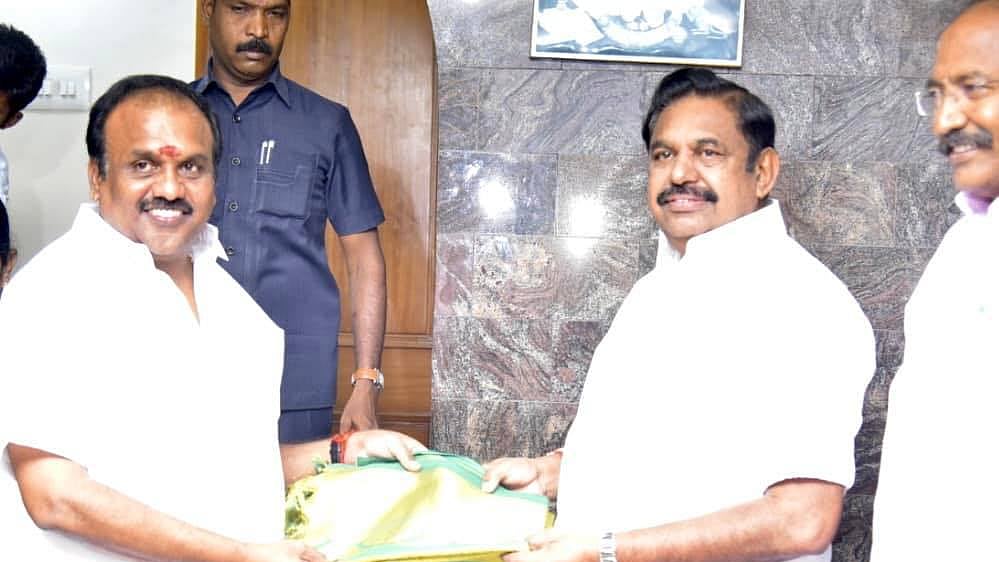 “அ.தி.மு.க முன்னாள் MLA வீடு உட்பட 26 இடங்களில் IT ரெய்டு” : வருமானத்தை விட அதிகமாக 315% சொத்து குவிப்பு!