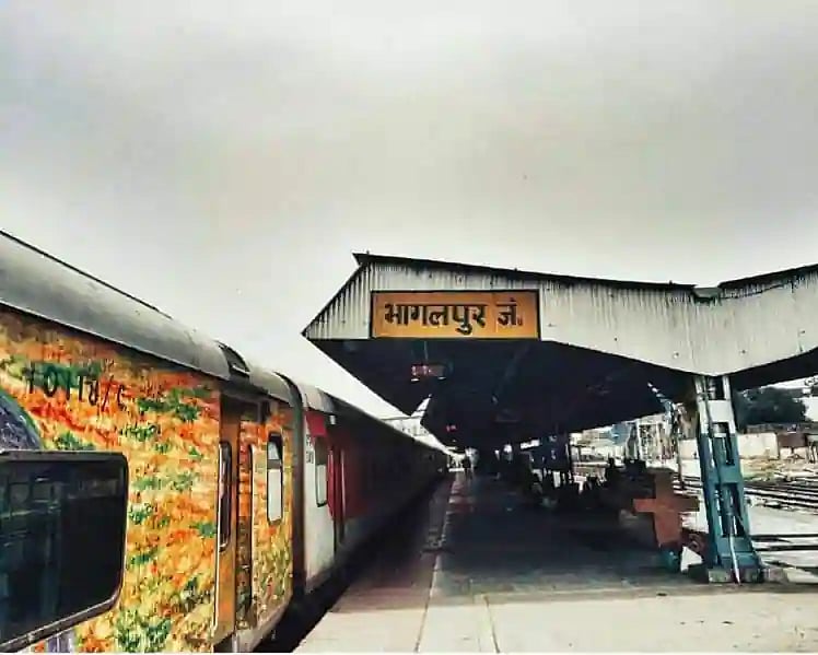 தாய் இறந்தது தெரியாமல், பச்சிளம் குழந்தை கதறல்.. பீகார் இரயில் நிலையத்தில் சோகம் !