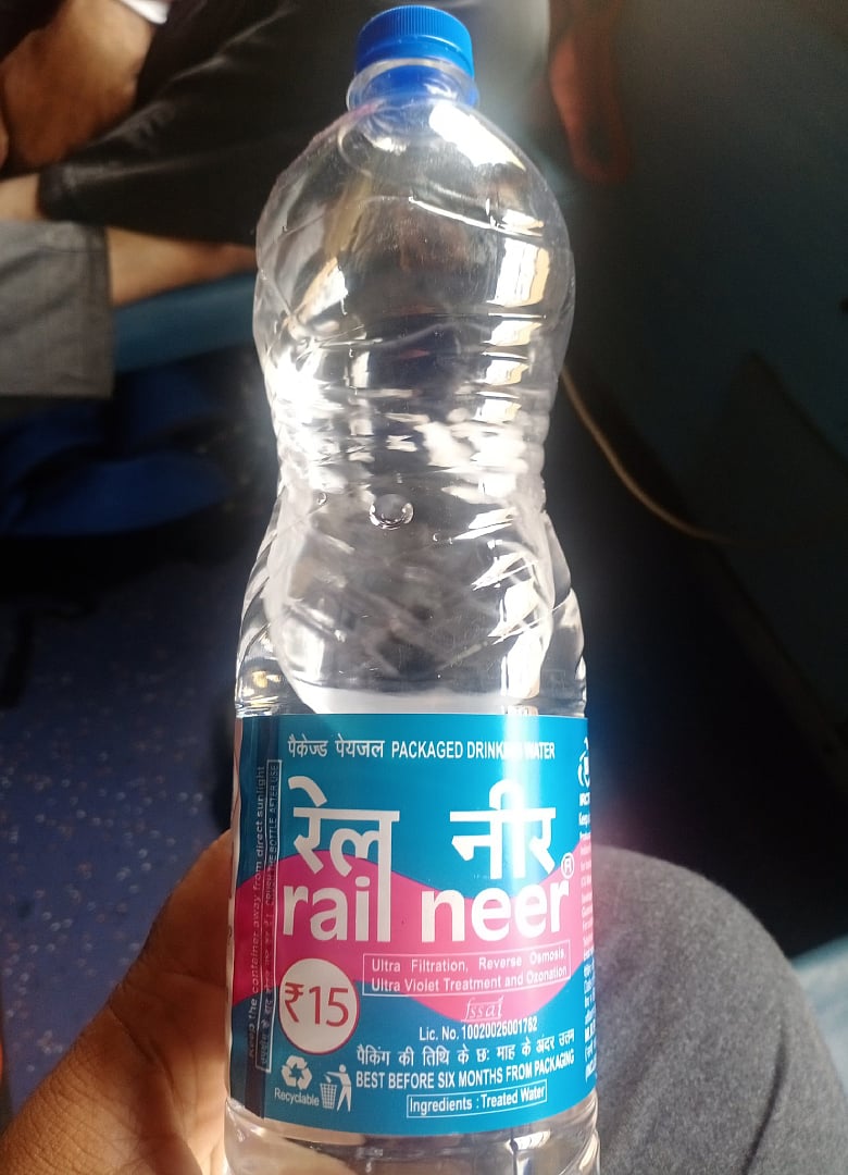 வெறும் 5 ரூபாய்க்காக வந்த சண்டை.. ஓடும் இரயிலில் இருந்து பயணியை தள்ளிவிட்ட ஊழியர்.. உ.பி.யில் அதிர்ச்சி !