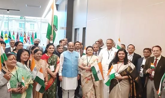 இந்திய தேசியக் கொடியில் Made in China வாசகம்.. அதிர்ச்சியடைந்த சபாநாயகர்கள்: மவுனம் காக்கும் ஒன்றிய அரசு!
