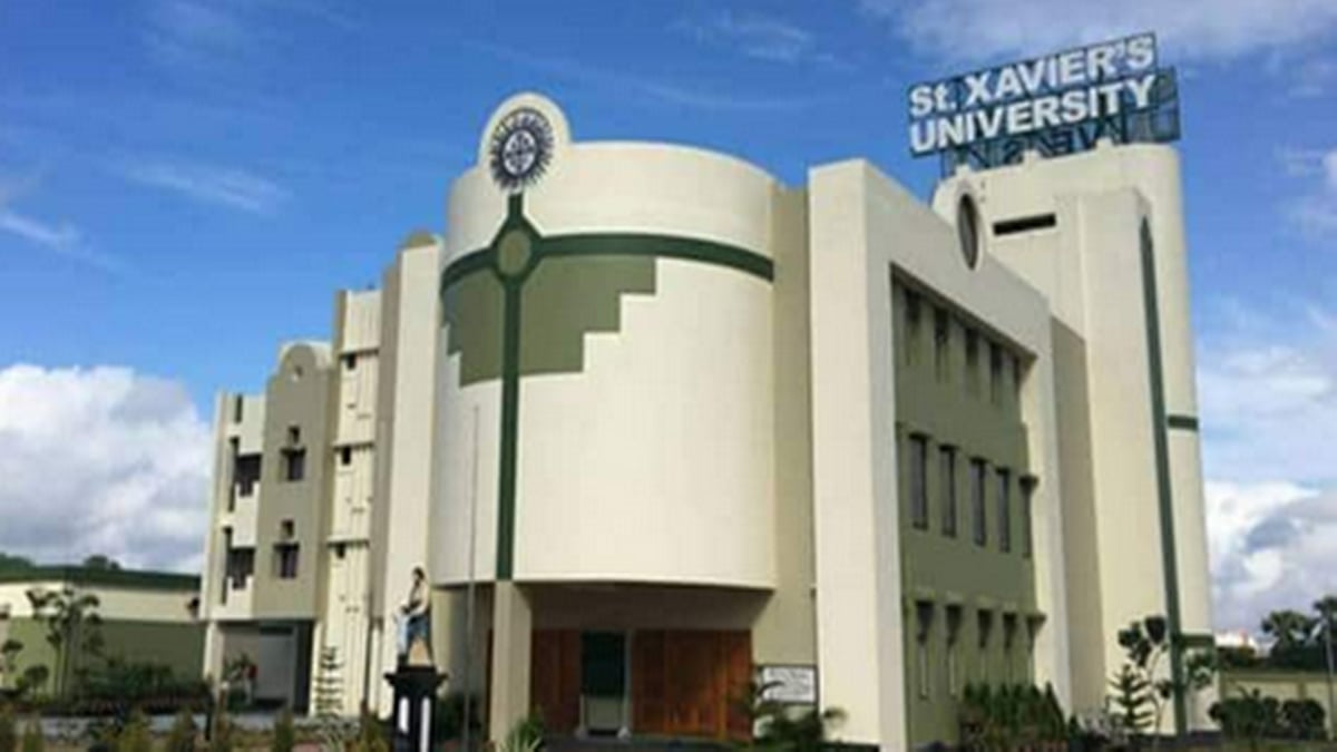 பிகினியுடன் இன்ஸ்டாவில் புகைப்படம்.. வேலையை இழந்த பெண் பேராசிரியர்..ரூ.99 கோடி நஷ்டஈடு கேட்டு நோட்டீஸ் !