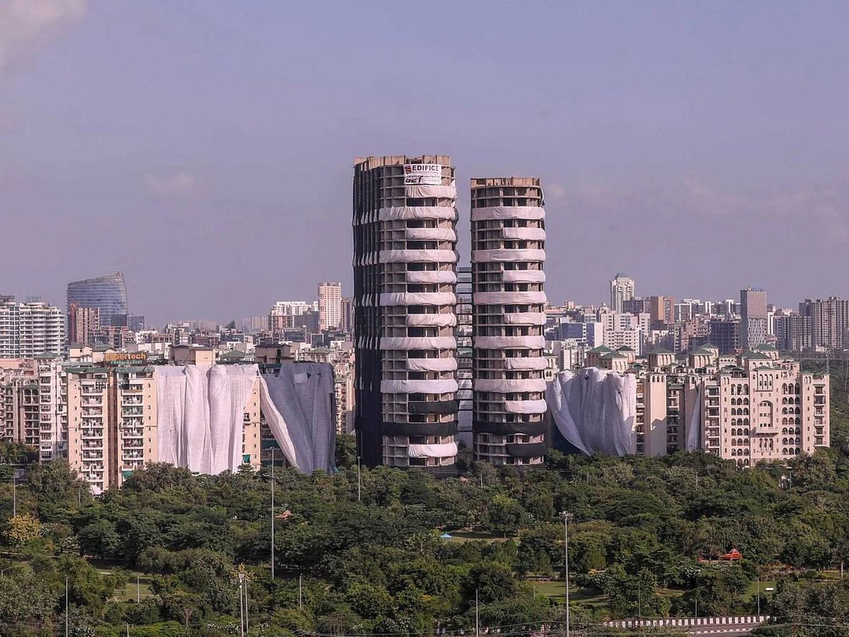 3,700 கிலோ வெடிமருந்துகள்.. குவிந்த 30,000 டன் குப்பைகள்.. நொய்டா இரட்டை கட்டட இடிப்பின் விவரம் என்ன ?