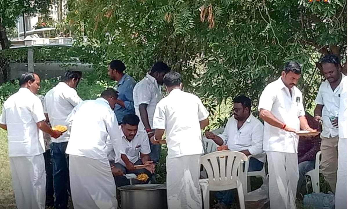 ‘‘பிரியாணிக்கு பதில் தக்காளி சோறு” : ரெய்டு நடந்த இடத்தில் குமுறும் அதிமுக தொண்டர்கள் !