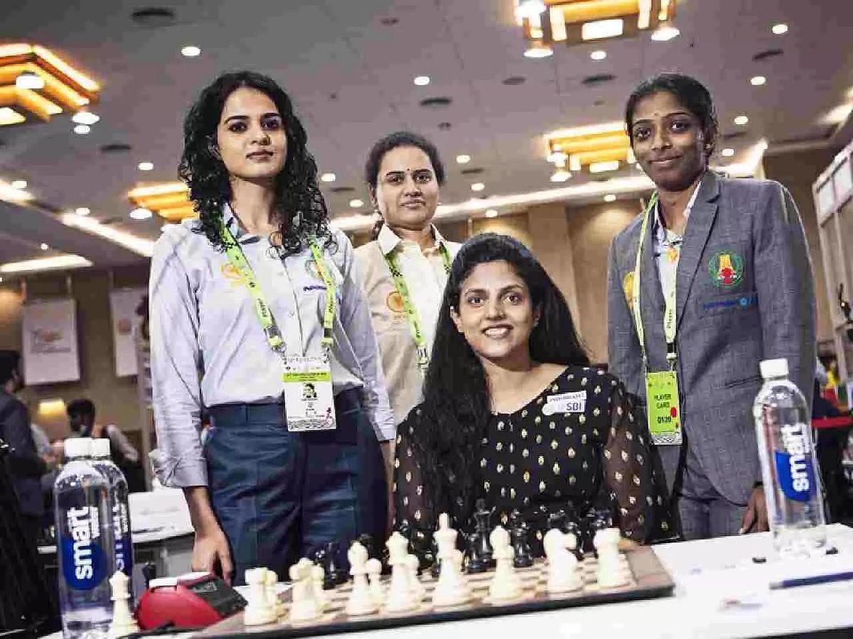 #CHESSOLYMPIAD : ஓபன் & மகளிர் பிரிவில் இந்திய அணி வெண்கலம் வென்று சாதனை !