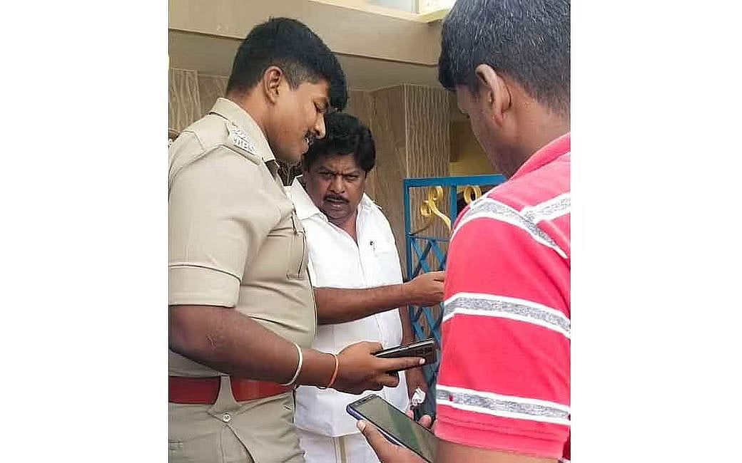 கோயில் பூட்டை உடைத்த பாஜக துணைத்தலைவர்.. வீடு தேடி அதிரடியாக கைது செய்த தமிழ்நாடு போலிஸ் !