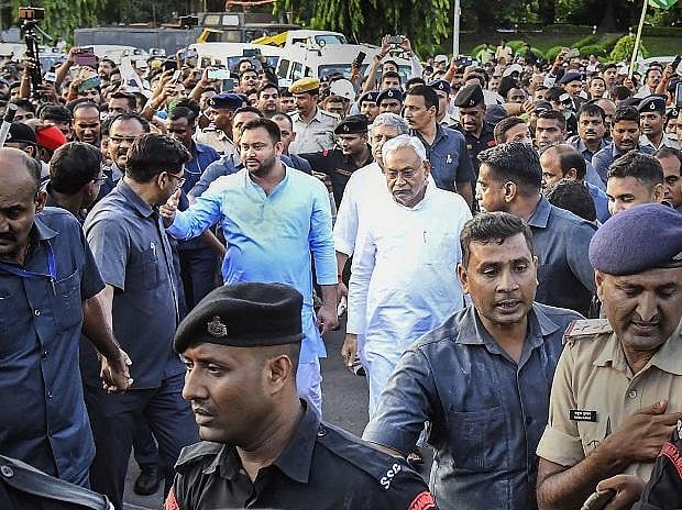 ஆபரேஷன் தாமரை.. சிக்கிய கருப்பு ஆடு : பா.ஜ.கவின் சதியை நிதிஷ்குமார் முறியடித்தது எப்படி? - பீகார் Decode!
