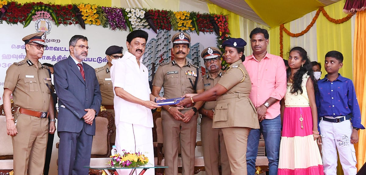 காவல் துறைக்கு ரூ.323.33 கோடி செலவில் 1000 வீடுகள் - காவலர்களுக்கு முதலமைச்சர் செய்த சிறப்பு நலத்திட்டம்!