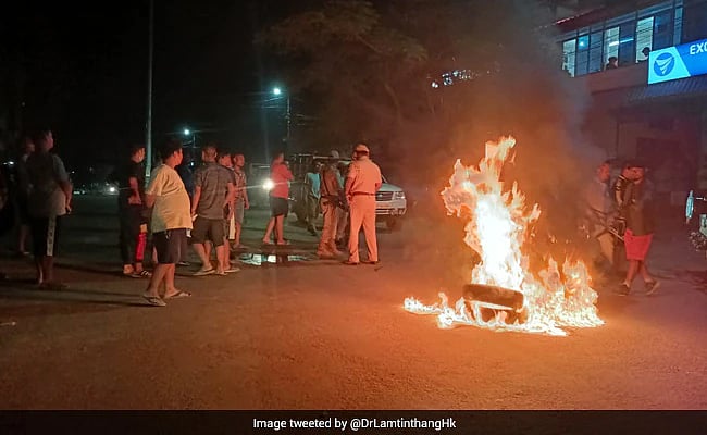 "2 மாதங்களுக்கு 144 தடை.. 5 நாட்களுக்கு இணைய சேவை துண்டிப்பு .." - என்ன நடக்கிறது மணிப்பூரில் ?