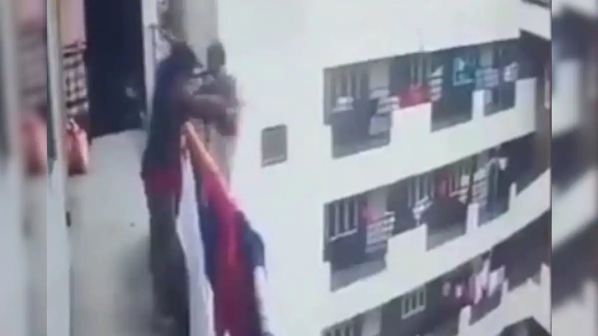 4-வது மாடியில் இருந்து தூக்கி வீசப்பட்ட 4 வயது குழந்தை.. - கொடூர தாய் செய்த செயலால் அதிர்ச்சி !