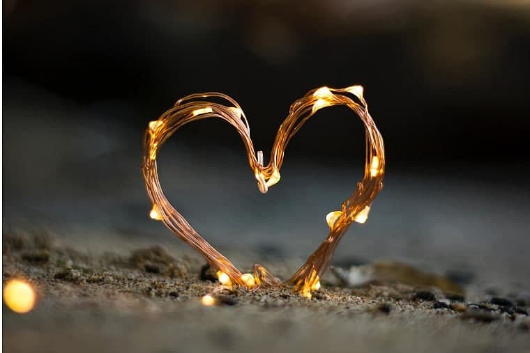 உங்களை பார்த்து நீங்களே கேட்க வேண்டிய கேள்வி இது.. காதலில் சுயநலம் இருக்கா?