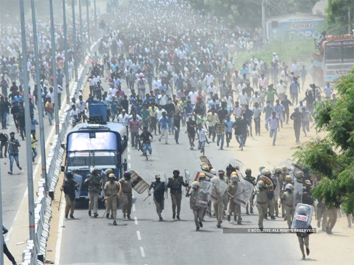 "ஸ்டெர்லைட் விவகாரத்தில் 13 பேரை சுட்டுக் கொன்றுவிட்டு இப்போது வாய்கிழிய பேசுகிறார்" -பழனிசாமிக்கு பதிலடி